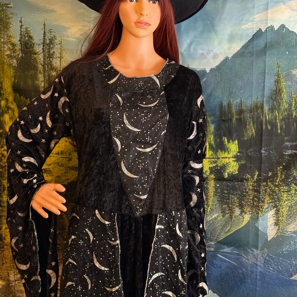 *Free Gift* Women's Black Halloween Witch's Costume with Moon and Star Pattern - Picture 1 of 15